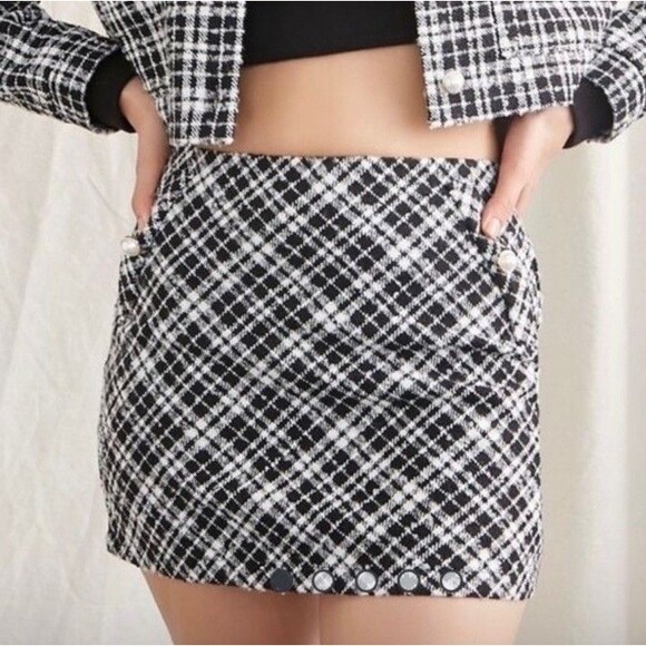 Forever21 Black/Cream Plaid Tweed Faux Pearl Mini Skirt Juniors YTK Size L - Picture 1 of 7